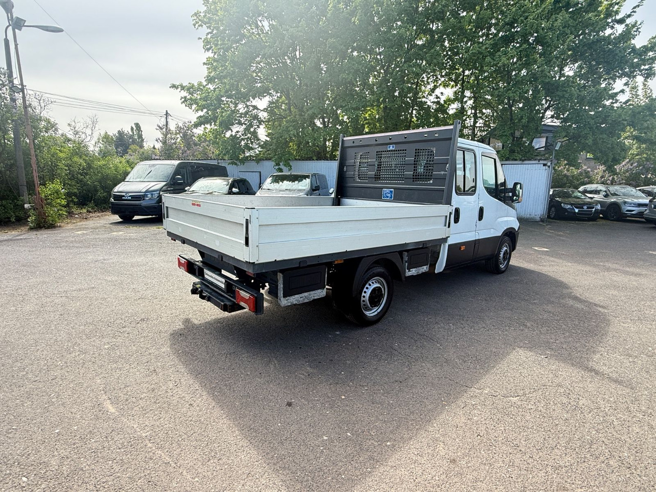 Iveco Daily Doppelkabine 35 S 130 7 Sitzer - Flatbed van: picture 5 Iveco Daily Doppelkabine 35 S 130 7 Sitzer - Flatbed van: picture 5