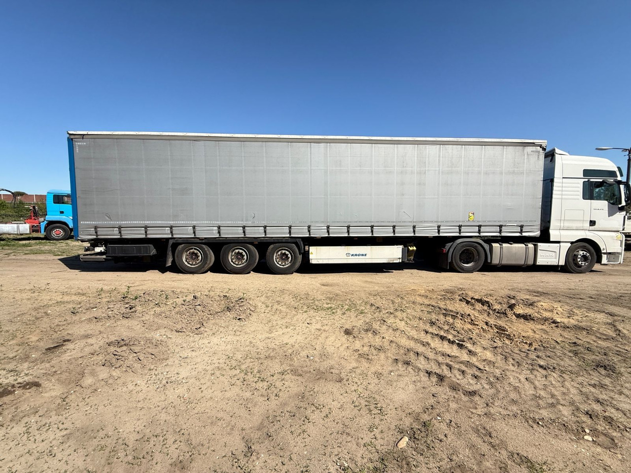 Krone SD mit Ladebordwand - Curtainsider semi-trailer: picture 3 Krone SD mit Ladebordwand - Curtainsider semi-trailer: picture 3