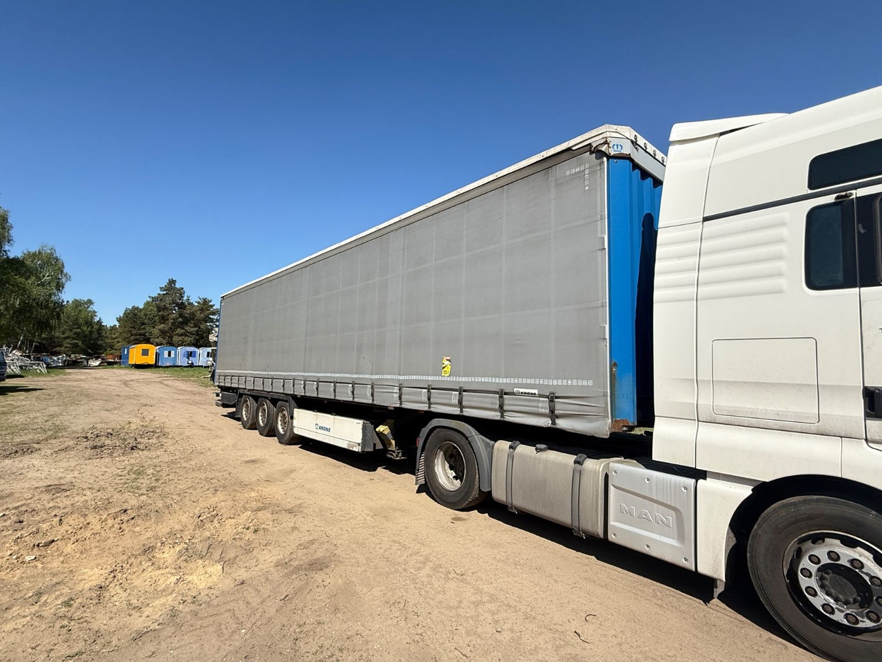 Krone SD mit Ladebordwand - Curtainsider semi-trailer: picture 1 Krone SD mit Ladebordwand - Curtainsider semi-trailer: picture 1