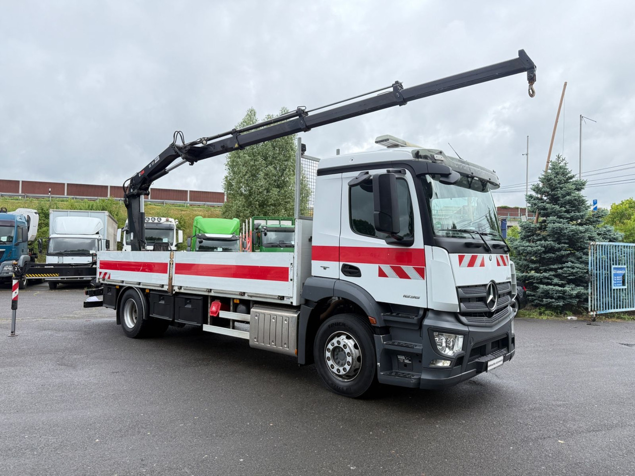Mercedes-Benz Antos 1836 Kran Xiab - Dropside/ Flatbed truck, Crane truck: picture 1 Mercedes-Benz Antos 1836 Kran Xiab - Dropside/ Flatbed truck, Crane truck: picture 1
