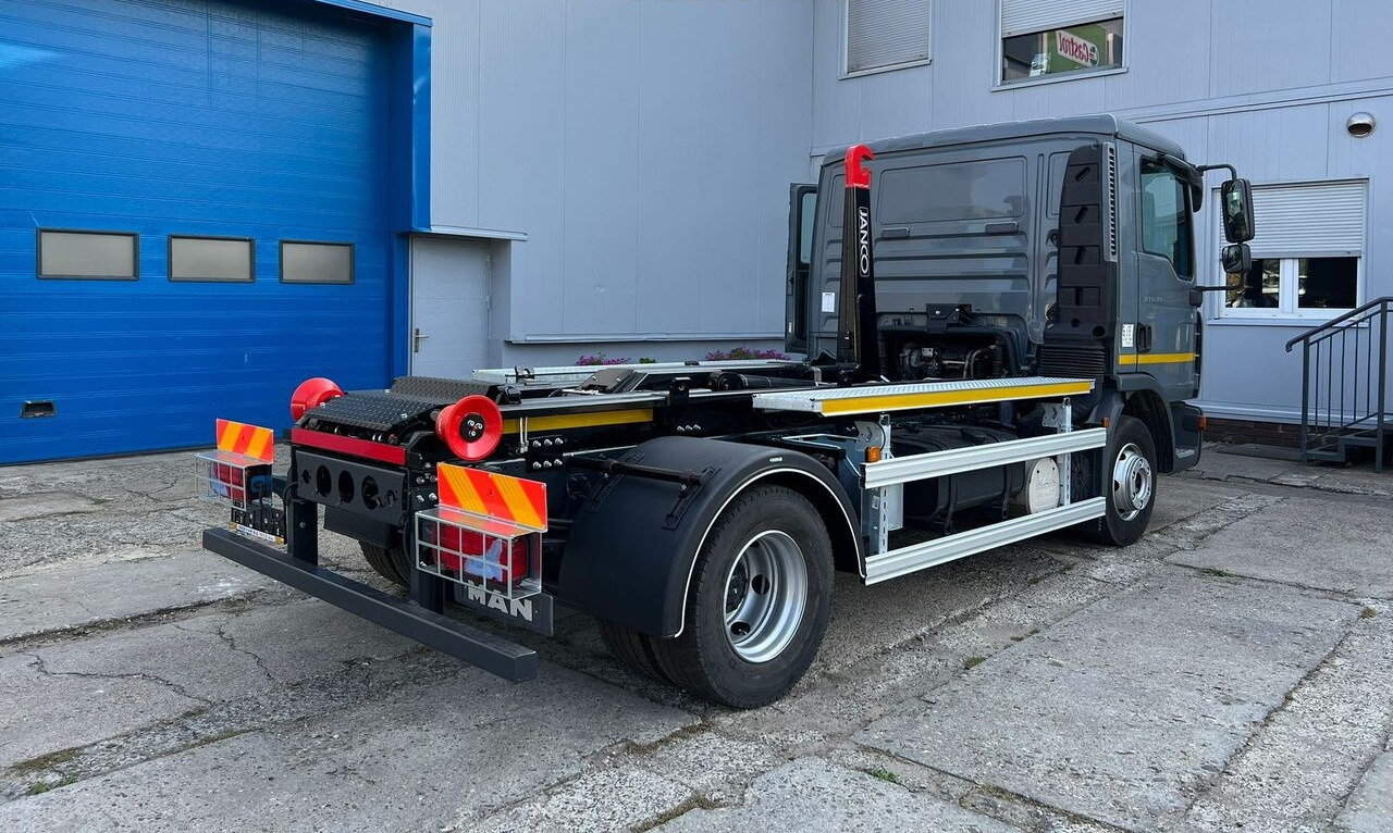 MAN TGL 12.180 - Hook lift truck: picture 3 MAN TGL 12.180 - Hook lift truck: picture 3