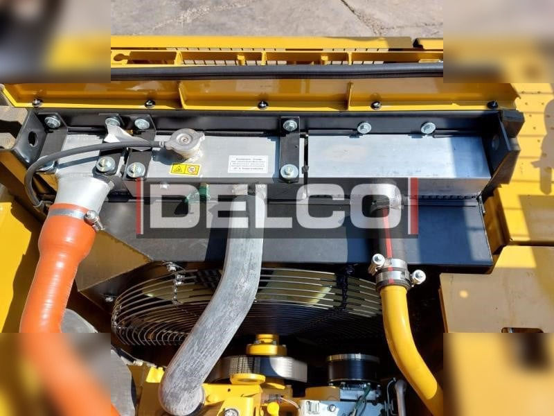 New Crawler excavator CATERPILLAR 323D3: picture 12