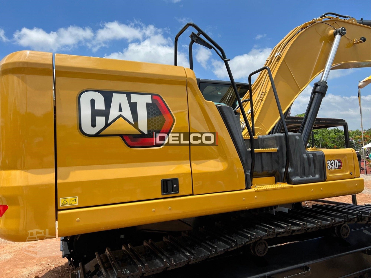 New Crawler excavator CATERPILLAR 330GC: picture 6