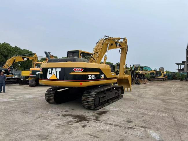 CAT 320BL - Crawler excavator: picture 3 CAT 320BL - Crawler excavator: picture 3