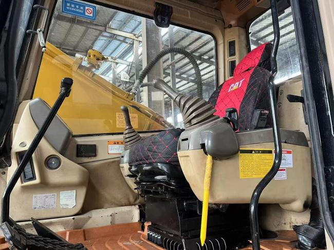 CAT 320BL - Crawler excavator: picture 4 CAT 320BL - Crawler excavator: picture 4