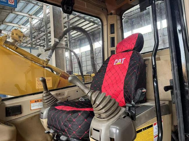 CAT 320BL - Crawler excavator: picture 2 CAT 320BL - Crawler excavator: picture 2