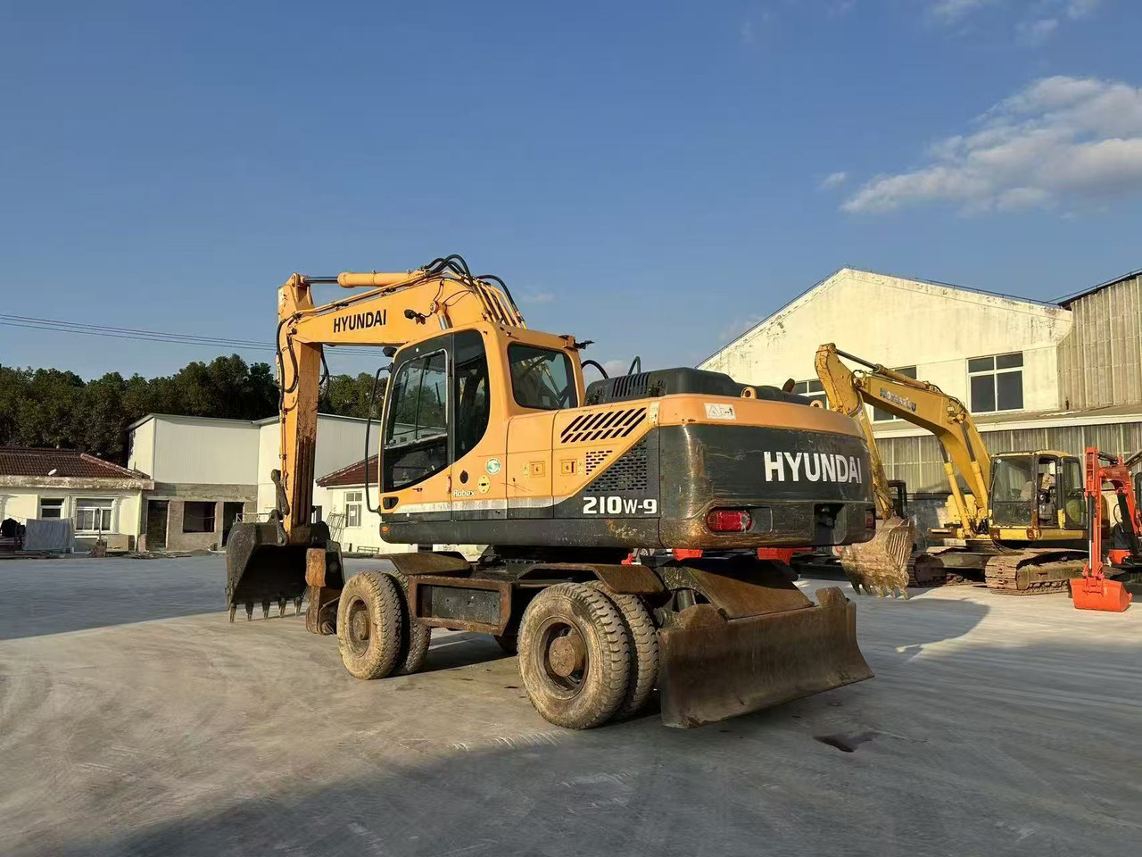 Hyundai 210 - Wheel excavator: picture 1 Hyundai 210 - Wheel excavator: picture 1