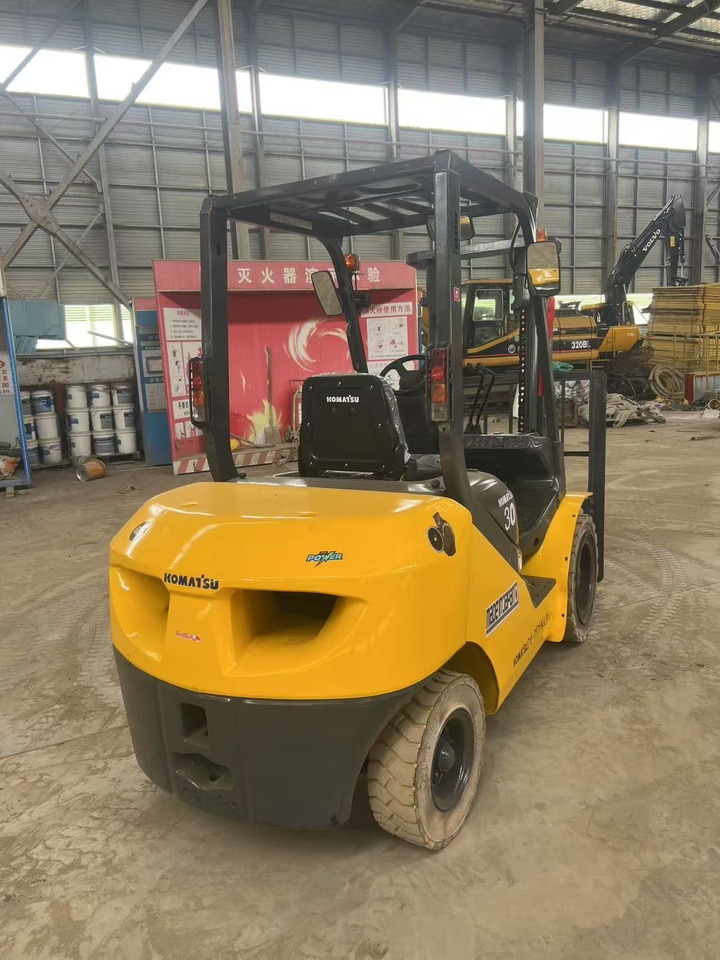 Komatsu FD30-16 - Diesel forklift: picture 2 Komatsu FD30-16 - Diesel forklift: picture 2