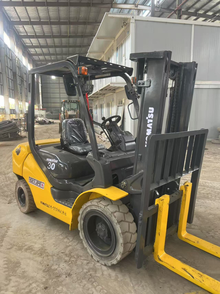 Komatsu FD30-16 - Diesel forklift: picture 4 Komatsu FD30-16 - Diesel forklift: picture 4