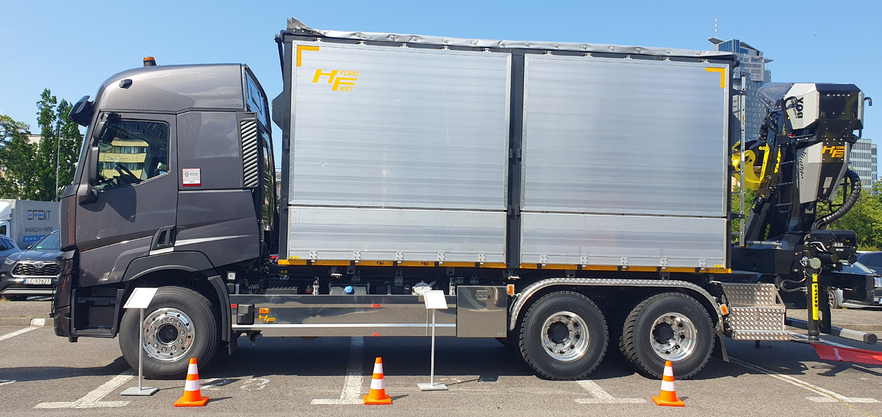RENAULT TRUCKS CP6x4 Renault zabudowa do biomasy z żyurawiem Tajfun L155ZK/ Renault Biomass body with crane Tajfun L155ZK/ Renault Biomasse-Aufbau mit Kran Tajfun L155ZK - Log truck: picture 2 RENAULT TRUCKS CP6x4 Renault zabudowa do biomasy z żyurawiem Tajfun L155ZK/ Renault Biomass body with crane Tajfun L155ZK/ Renault Biomasse-Aufbau mit Kran Tajfun L155ZK - Log truck: picture 2