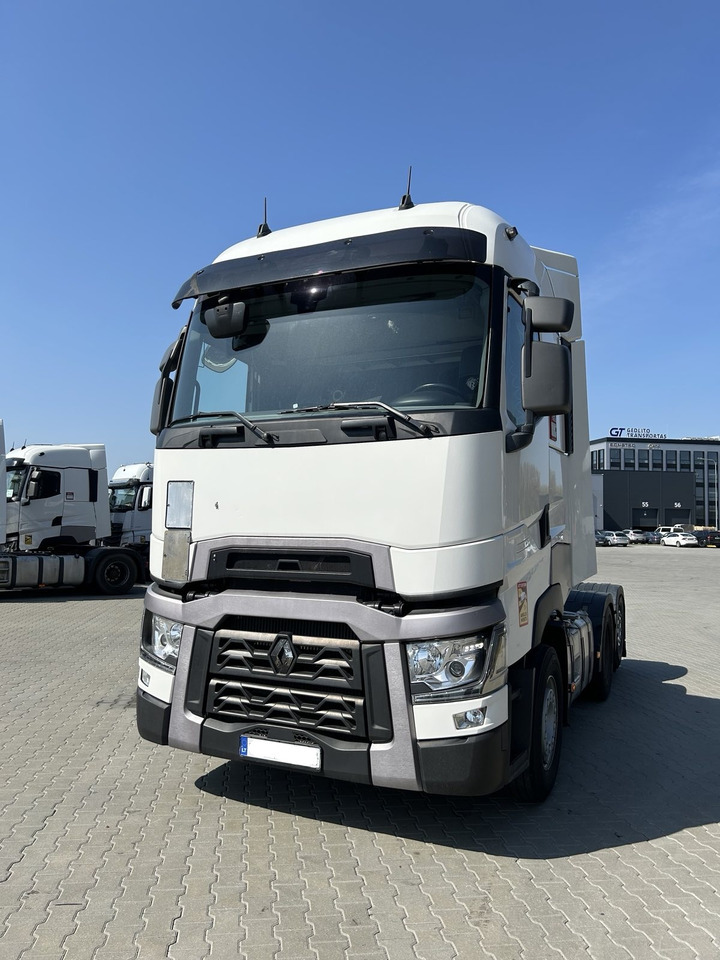 Renault T520 - Tractor unit: picture 2 Renault T520 - Tractor unit: picture 2