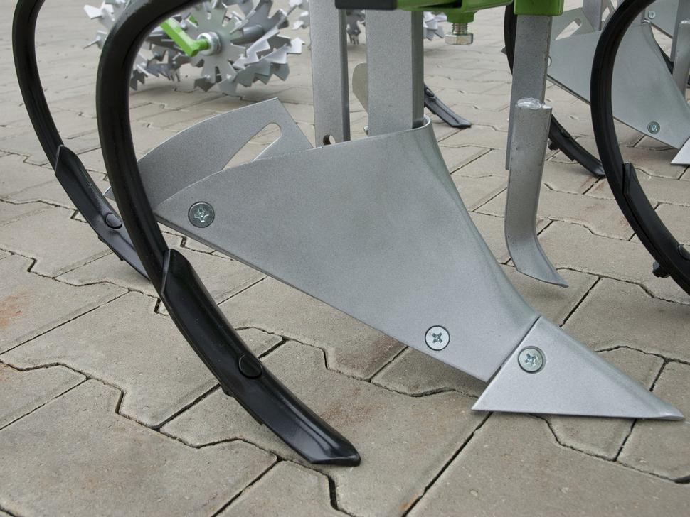 Bomet Jäthacke / Hoe ridger / Butteuse / Rincalzatore assolcatore / Полольник-окучник / Obsypnik - Soil tillage equipment: picture 5 Bomet Jäthacke / Hoe ridger / Butteuse / Rincalzatore assolcatore / Полольник-окучник / Obsypnik - Soil tillage equipment: picture 5