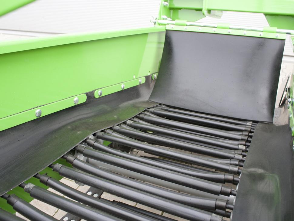 New Potato harvester Bomet Siebkettenroder / Potato digger / Arracheuse de pomme de terre / Scavapatate / Однорядная картофельная копалка / Kopaczka do ziemniaków Z656: picture 8 New Potato harvester Bomet Siebkettenroder / Potato digger / Arracheuse de pomme de terre / Scavapatate / Однорядная картофельная копалка / Kopaczka do ziemniaków Z656: picture 8