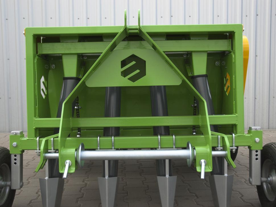 Bomet Zwiebel, Knoblauch Pflanzmaschine / Onion, garlic planter / Planteuse d'oignons et d'ail / Piantatrice per cipolla, aglio / Cebolla, ajo Sembradora / Сажалка для лука, чеснока / Sadzarka do cebuli - Sowing equipment: picture 5 Bomet Zwiebel, Knoblauch Pflanzmaschine / Onion, garlic planter / Planteuse d'oignons et d'ail / Piantatrice per cipolla, aglio / Cebolla, ajo Sembradora / Сажалка для лука, чеснока / Sadzarka do cebuli - Sowing equipment: picture 5