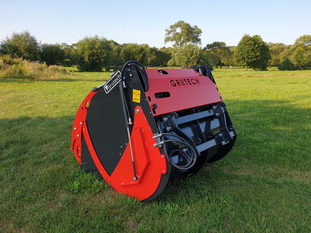 Grutech Futterverteilschaufel / Silage mixer bucket / Godet desileur / Łyżka do zadawania paszy - Silage equipment: picture 4 Grutech Futterverteilschaufel / Silage mixer bucket / Godet desileur / Łyżka do zadawania paszy - Silage equipment: picture 4