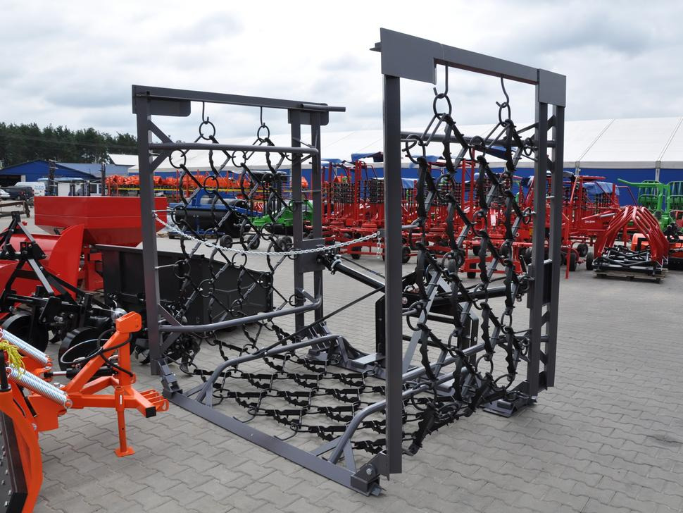 Metal-Technik Wiesenegge / Meadow harrow / Herse de prairie / Strigliatrice / Lanza de prado / Полевая волокуша / Włóka łąkowa 6 m - Chain harrow: picture 1 Metal-Technik Wiesenegge / Meadow harrow / Herse de prairie / Strigliatrice / Lanza de prado / Полевая волокуша / Włóka łąkowa 6 m - Chain harrow: picture 1