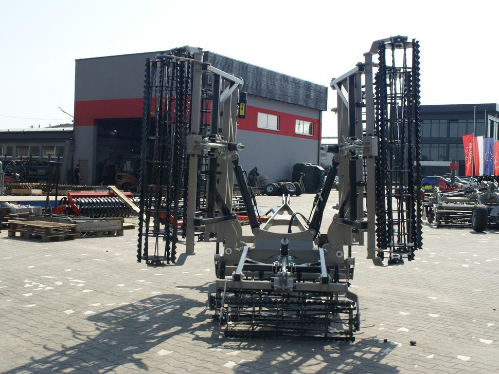 ROLEX Saatbettkombination / Hydraulically cultivator / Vibroculteur / Aggregato di coltivazione / Почвообрабатывающий гидравлический складывающийся агрегат / Agregat uprawowy hydraulicznie składany - Cultivator: picture 4 ROLEX Saatbettkombination / Hydraulically cultivator / Vibroculteur / Aggregato di coltivazione / Почвообрабатывающий гидравлический складывающийся агрегат / Agregat uprawowy hydraulicznie składany - Cultivator: picture 4