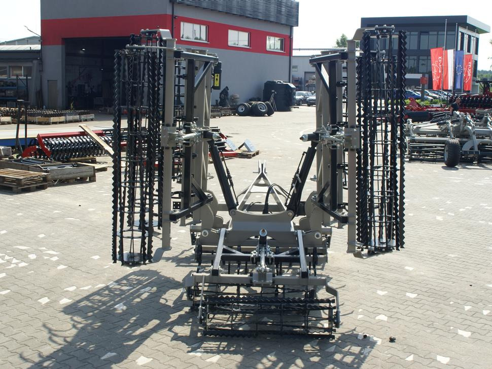 ROLEX Saatbettkombination / Hydraulically cultivator / Vibroculteur / Aggregato di coltivazione / Почвообрабатывающий гидравлический складывающийся агрегат / Agregat uprawowy hydraulicznie składany - Cultivator: picture 5 ROLEX Saatbettkombination / Hydraulically cultivator / Vibroculteur / Aggregato di coltivazione / Почвообрабатывающий гидравлический складывающийся агрегат / Agregat uprawowy hydraulicznie składany - Cultivator: picture 5