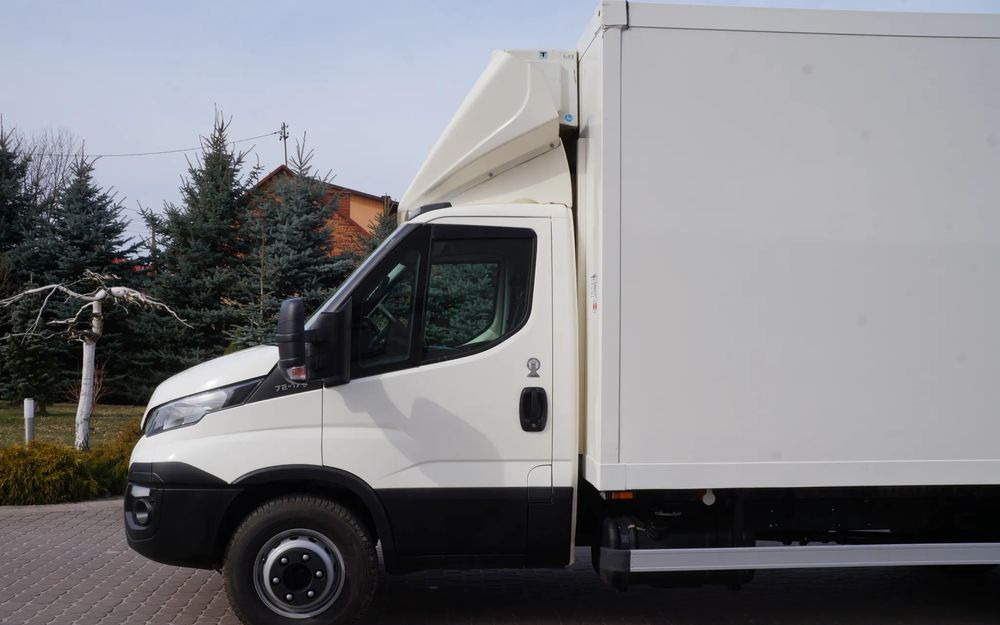 Refrigerator truck Iveco DAILY 70c17 CHŁODNIA 5 m Thermo king V-500 MAX Wzorowy Stan: picture 6