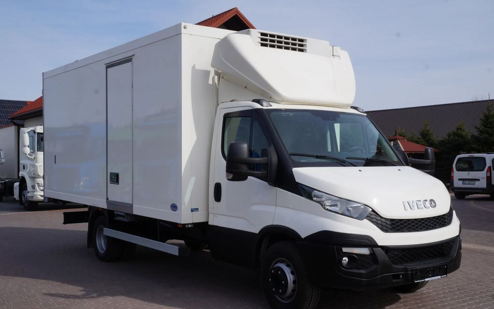 Iveco DAILY 70c17 CHŁODNIA 5 m Thermo king V-500 MAX Wzorowy Stan - Refrigerator truck: picture 2 Iveco DAILY 70c17 CHŁODNIA 5 m Thermo king V-500 MAX Wzorowy Stan - Refrigerator truck: picture 2
