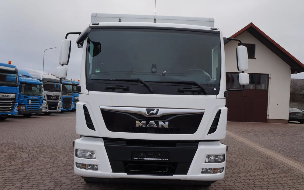 MAN TGM 12.290 / 15.290 EURO 6 KONTENER 20 PALET WINDA - Box truck: picture 3 MAN TGM 12.290 / 15.290 EURO 6 KONTENER 20 PALET WINDA - Box truck: picture 3