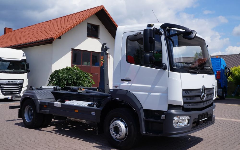 Mercedes-Benz ATEGO 1621 1624 EURO 6 HAKOWIEC HYVA DMC 16.000 KG ŁAD. 10.000 KG NISKI PRZEBIEG - Hook lift truck: picture 4 Mercedes-Benz ATEGO 1621 1624 EURO 6 HAKOWIEC HYVA DMC 16.000 KG ŁAD. 10.000 KG NISKI PRZEBIEG - Hook lift truck: picture 4