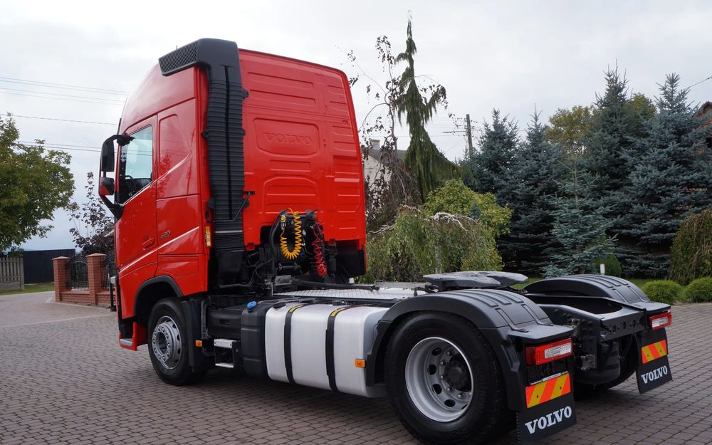 Volvo FH 4 EURO 6 GLOBETROTTER NISKI PRZEBIEG PEŁEN SERWIS - Tractor unit: picture 3 Volvo FH 4 EURO 6 GLOBETROTTER NISKI PRZEBIEG PEŁEN SERWIS - Tractor unit: picture 3