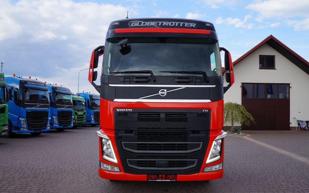 Volvo FH 4 EURO 6 GLOBETROTTER NISKI PRZEBIEG PEŁEN SERWIS - Tractor unit: picture 2 Volvo FH 4 EURO 6 GLOBETROTTER NISKI PRZEBIEG PEŁEN SERWIS - Tractor unit: picture 2