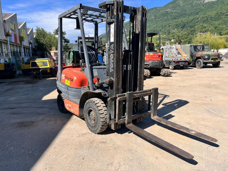 Toyota 426 FGF15 CHARIOT ELEVATEUR A GAZ 1,5T 4,3m - LPG forklift: picture 5 Toyota 426 FGF15 CHARIOT ELEVATEUR A GAZ 1,5T 4,3m - LPG forklift: picture 5