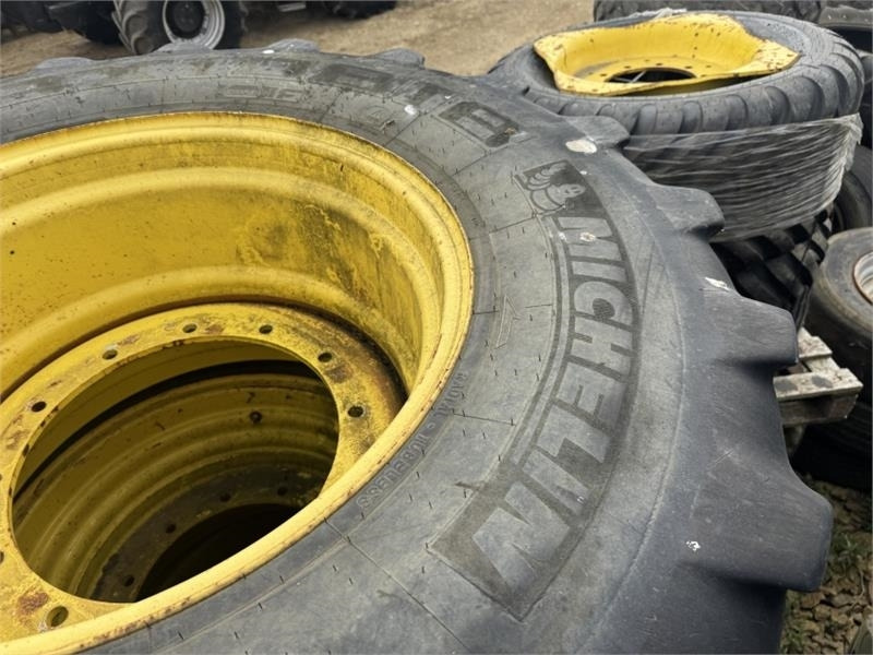 John Deere 8000 R Series 600 and 710 Wheels and Tyre's - Agricultural machinery: picture 5 John Deere 8000 R Series 600 and 710 Wheels and Tyre's - Agricultural machinery: picture 5
