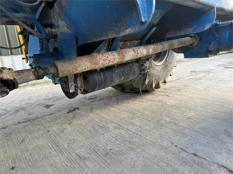 Farm tractor Ford 8210 Self Propelled Gravel Cart: picture 11