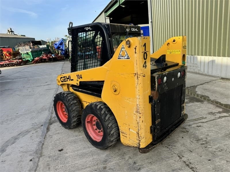 Gehl Gehl R165 Skid Steer - Skid steer loader: picture 2 Gehl Gehl R165 Skid Steer - Skid steer loader: picture 2