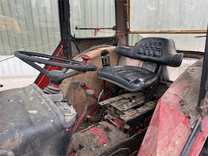 Farm tractor International 533 Tractor: picture 15