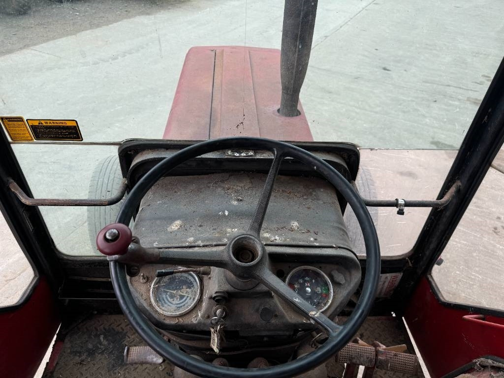 International 533 - Farm tractor: picture 5 International 533 - Farm tractor: picture 5