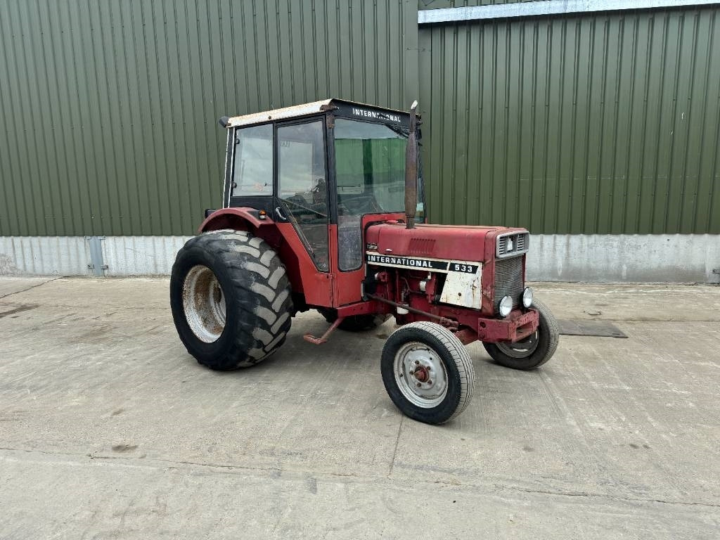 International 533 - Farm tractor: picture 2 International 533 - Farm tractor: picture 2