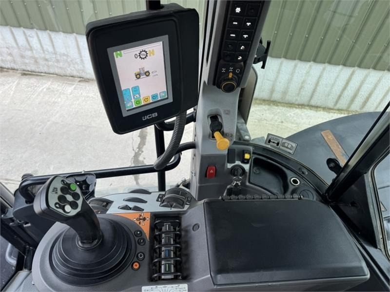 Farm tractor JCB JCB Fastrac 4220 **8000 Hour Warranty**: picture 20