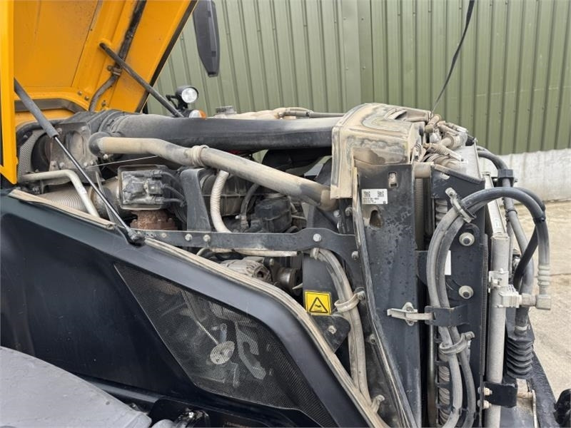 Farm tractor JCB JCB Fastrac 4220 **8000 Hour Warranty**: picture 15