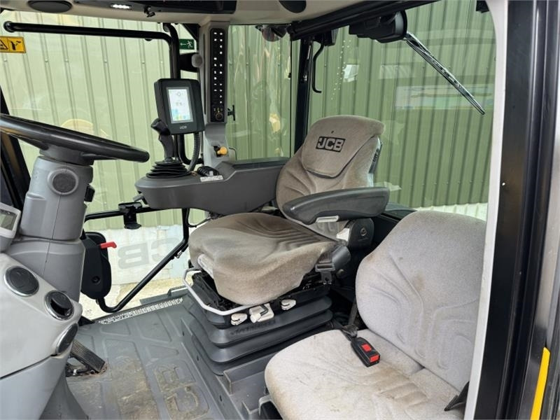 Farm tractor JCB JCB Fastrac 4220 **8000 Hour Warranty**: picture 18