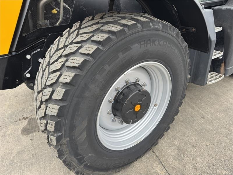 Farm tractor JCB JCB Fastrac 4220 **8000 Hour Warranty**: picture 11