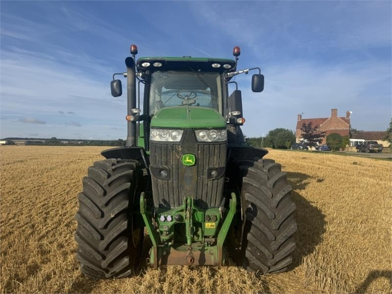 John Deere John Deere 7230R - Farm tractor: picture 5 John Deere John Deere 7230R - Farm tractor: picture 5