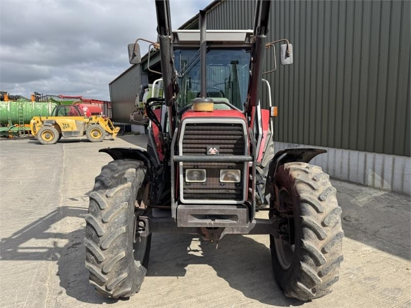 Massey Ferguson Massey Ferguson 3075 Dynashift *Low Hours* - Farm tractor: picture 5 Massey Ferguson Massey Ferguson 3075 Dynashift *Low Hours* - Farm tractor: picture 5