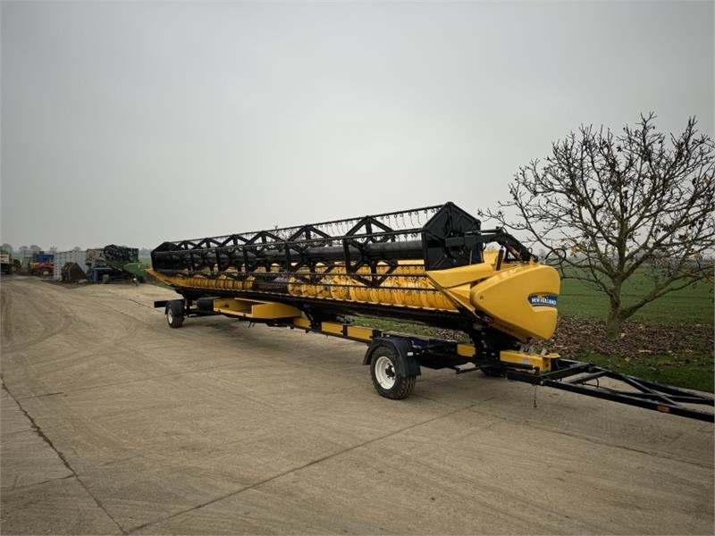 New Holland 41ft Varifeed Header - Harvester attachment: picture 1 New Holland 41ft Varifeed Header - Harvester attachment: picture 1