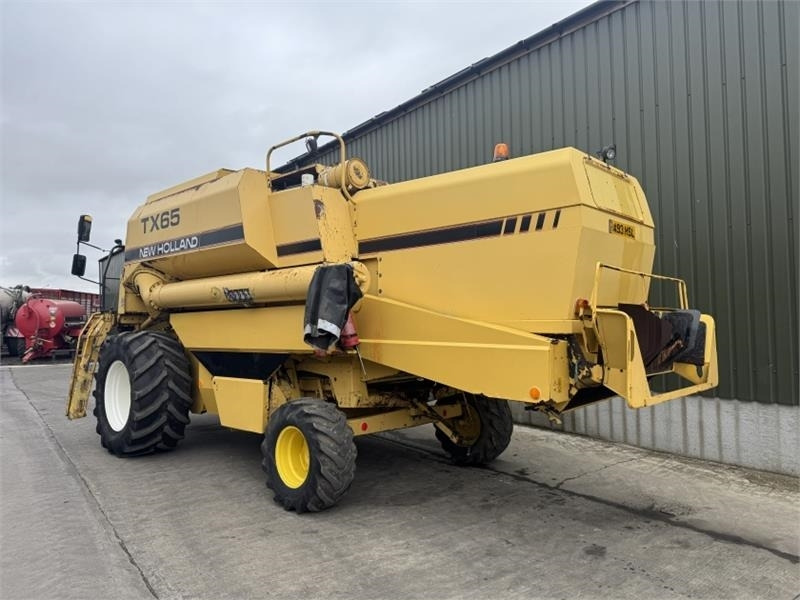 New Holland New Holland TX65 c/w 17ft Header - Harvester attachment: picture 2 New Holland New Holland TX65 c/w 17ft Header - Harvester attachment: picture 2