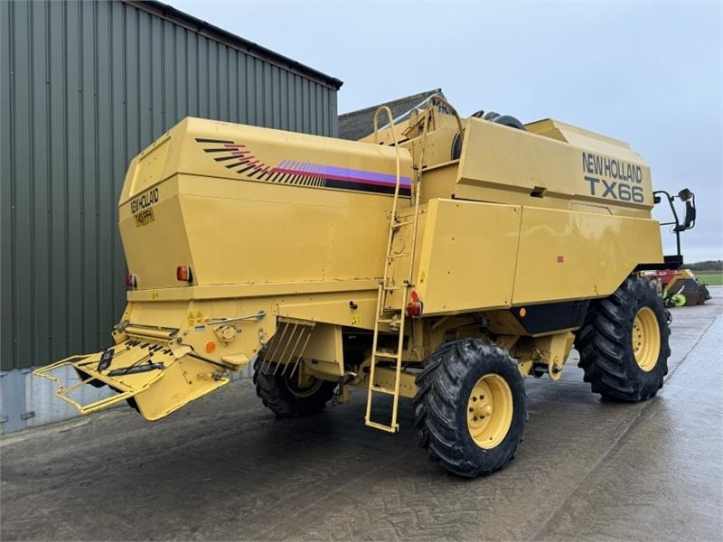 New Holland New Holland TX66 c/w 20ft Header - Harvester attachment: picture 2 New Holland New Holland TX66 c/w 20ft Header - Harvester attachment: picture 2