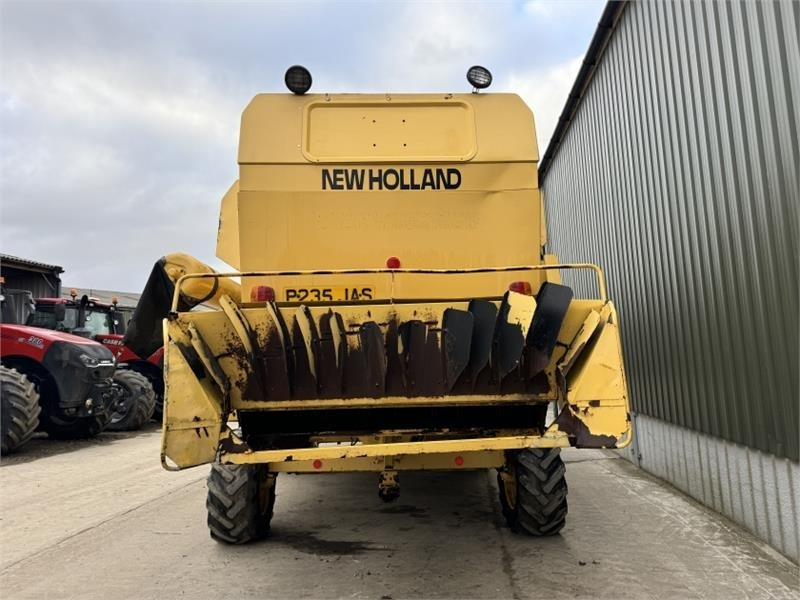 New Holland New Holland TX67 c/w 20ft Header - Harvester attachment: picture 5 New Holland New Holland TX67 c/w 20ft Header - Harvester attachment: picture 5