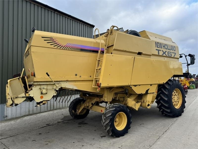 New Holland New Holland TX67 c/w 20ft Header - Harvester attachment: picture 2 New Holland New Holland TX67 c/w 20ft Header - Harvester attachment: picture 2