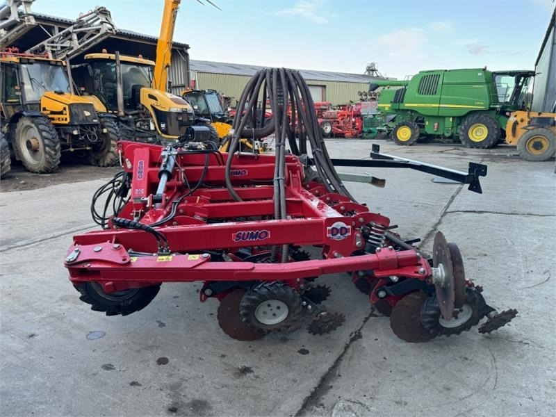 Sumo Sumo DD4 Seed Drill c/w Front Tank - Combine seed drill: picture 3 Sumo Sumo DD4 Seed Drill c/w Front Tank - Combine seed drill: picture 3