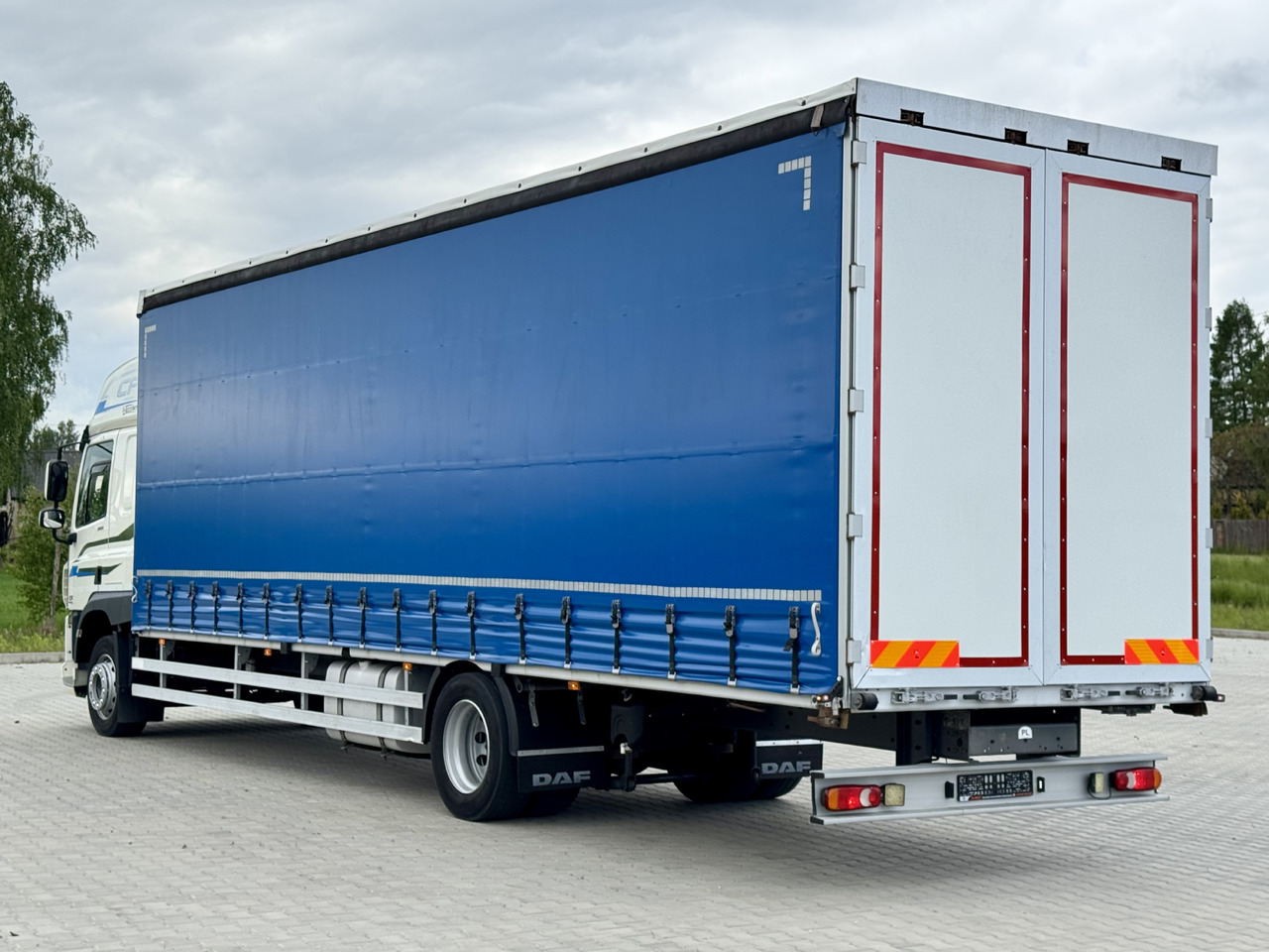 DAF CF 320 / FIRANKA / 24 EUROPALETY / SYPIALKA / AUTOMAT / KLIMA POSTOJOWA / 2017 ROK - Curtainsider truck: picture 4 DAF CF 320 / FIRANKA / 24 EUROPALETY / SYPIALKA / AUTOMAT / KLIMA POSTOJOWA / 2017 ROK - Curtainsider truck: picture 4