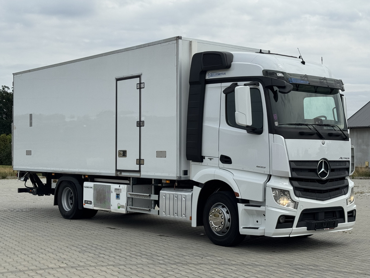 Mercedes-Benz ACTROS 1833 / CHŁODNIA / WINDA / 18 PALET / SILNIK 10677 cm3 / THERMO KING / 2017 ROK - Refrigerator truck: picture 1 Mercedes-Benz ACTROS 1833 / CHŁODNIA / WINDA / 18 PALET / SILNIK 10677 cm3 / THERMO KING / 2017 ROK - Refrigerator truck: picture 1