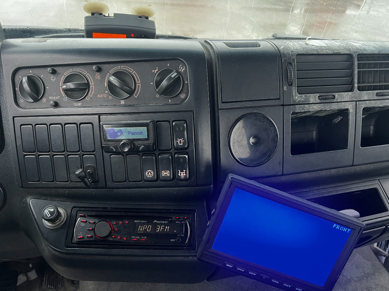 Crane truck MAN TGA 18.310 met Palfinger PK12000 kraan: picture 15